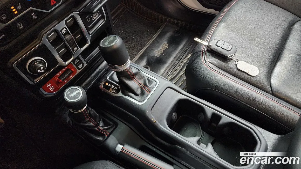 Jeep Wrangler — фото 10