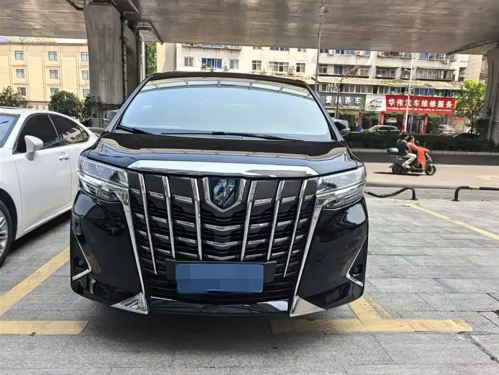 Toyota Alphard — фото 5