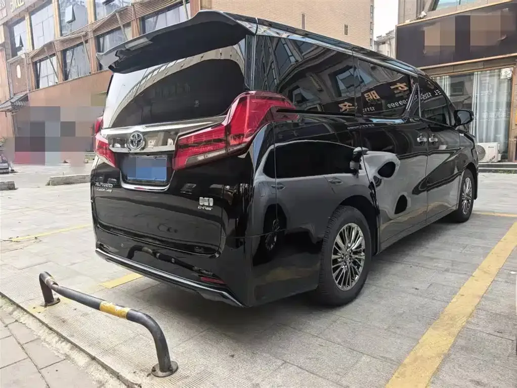 Toyota Alphard — фото 7