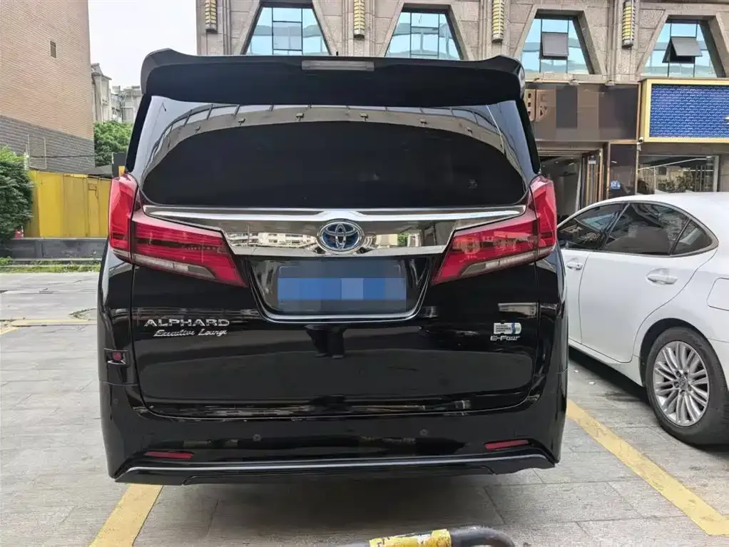 Toyota Alphard — фото 10