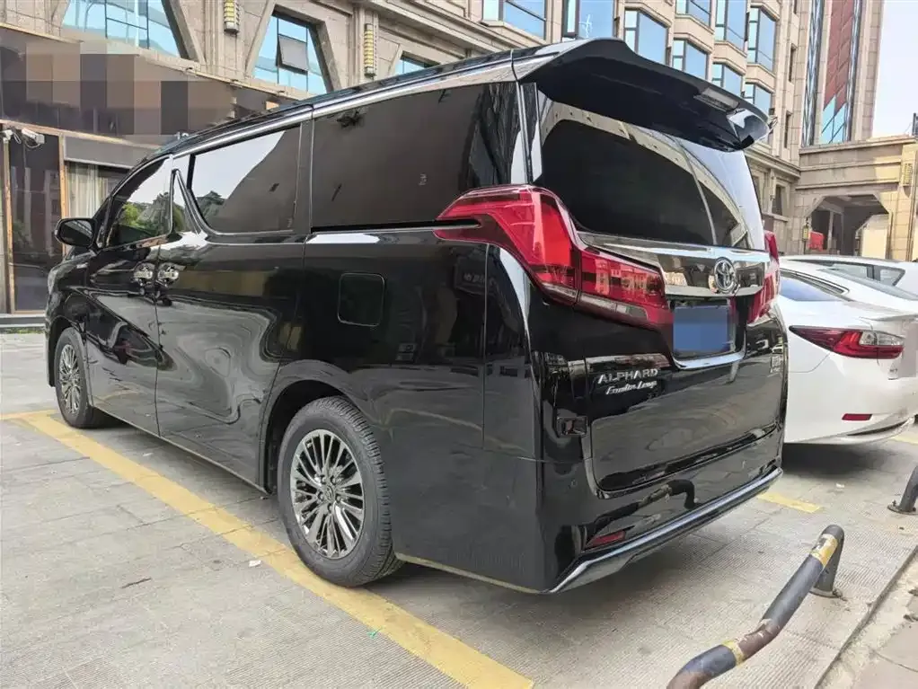 Toyota Alphard — фото 8