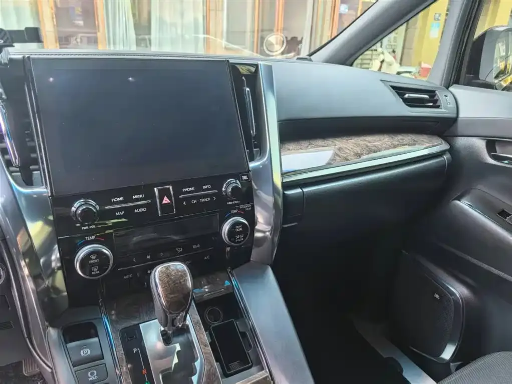Toyota Alphard — фото 6