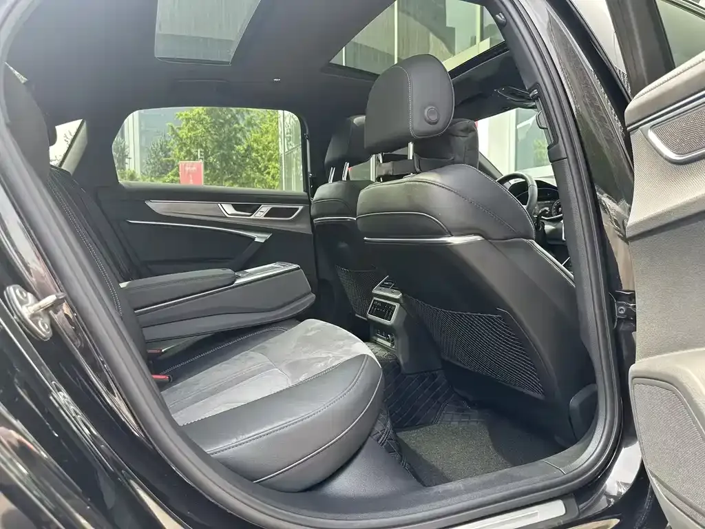 Audi A6L 2024 из CN, фото 5