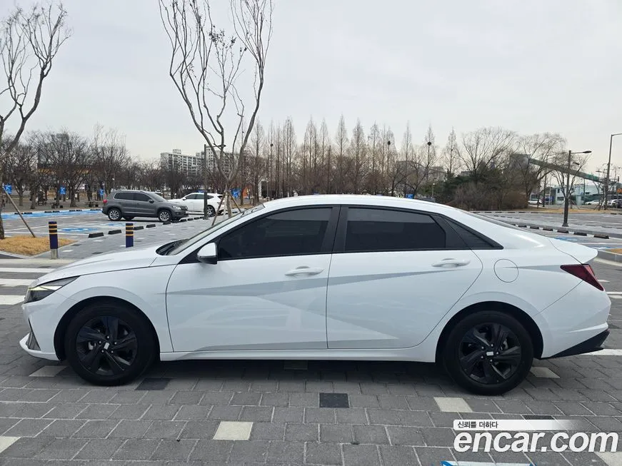 Hyundai AVANTE — фото 3