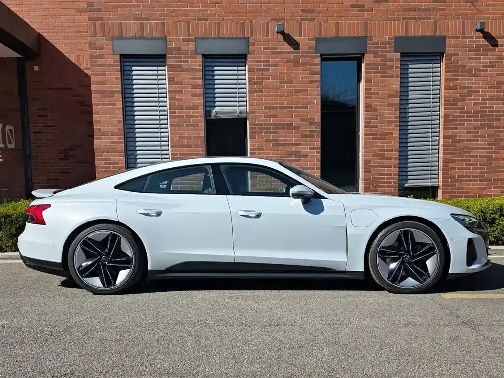 Audi e-tron GT 2024 из CN, фото 8