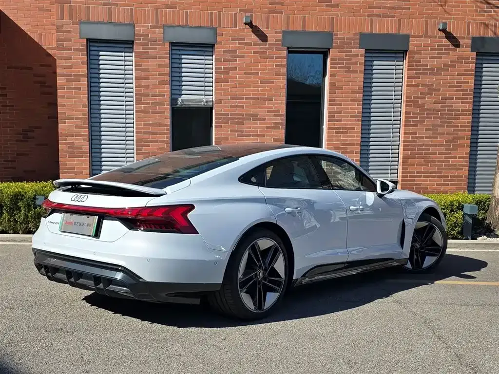 Audi e-tron GT 2024 из CN, фото 7