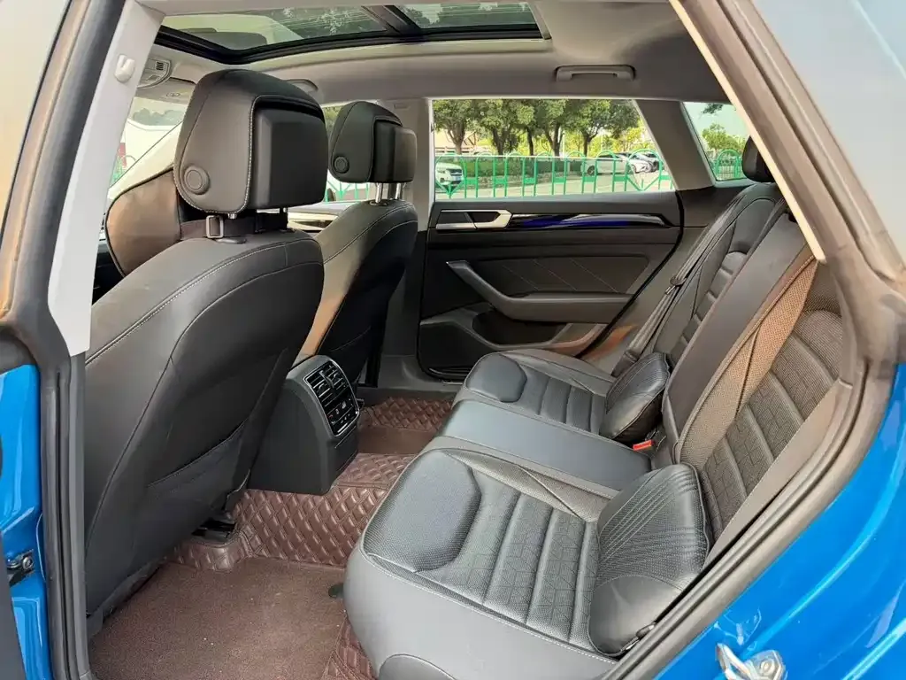 Volkswagen CC 2024 из CN, фото 4