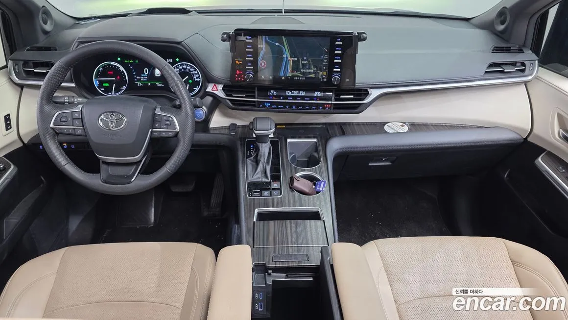 Toyota Sienna — фото 10