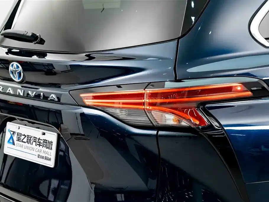 Toyota Granvia — фото 10