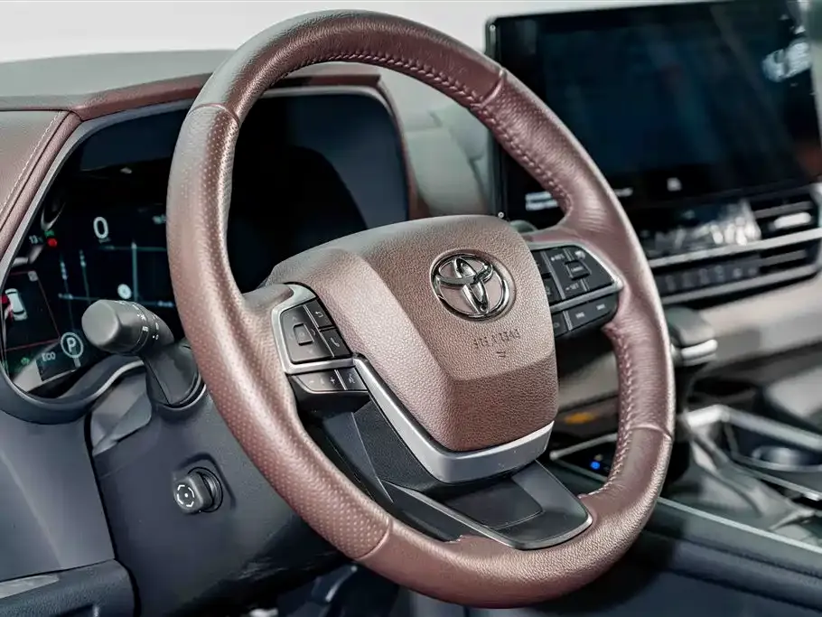 Toyota Granvia — фото 9