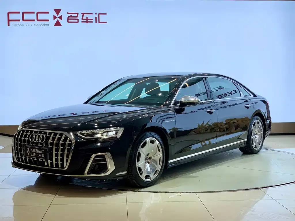 Audi A8 — фото 1