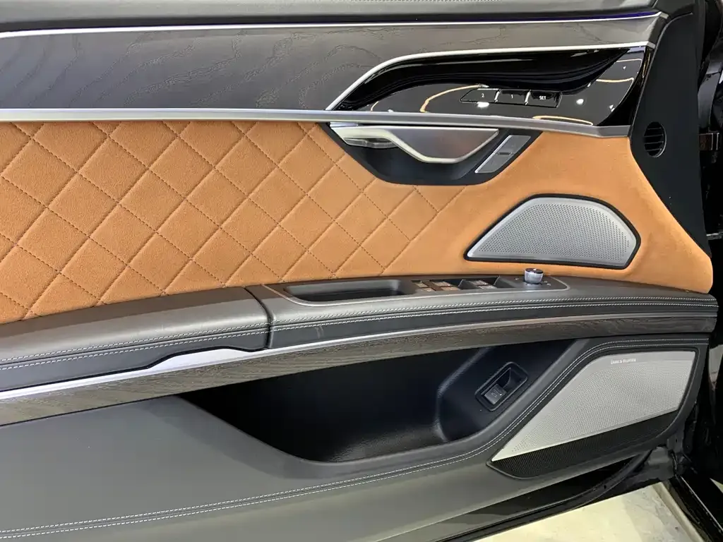 Audi A8 — фото 9