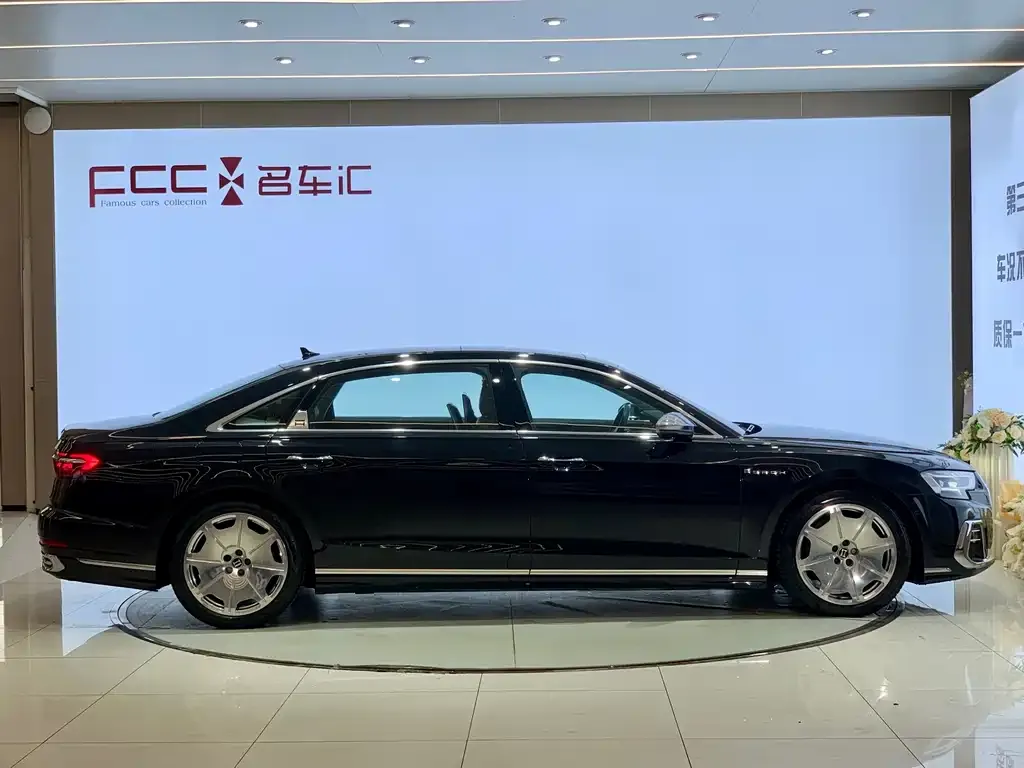 Audi A8 — фото 8