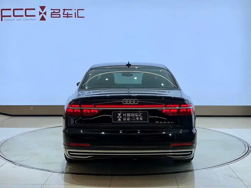 Audi A8 — фото 2