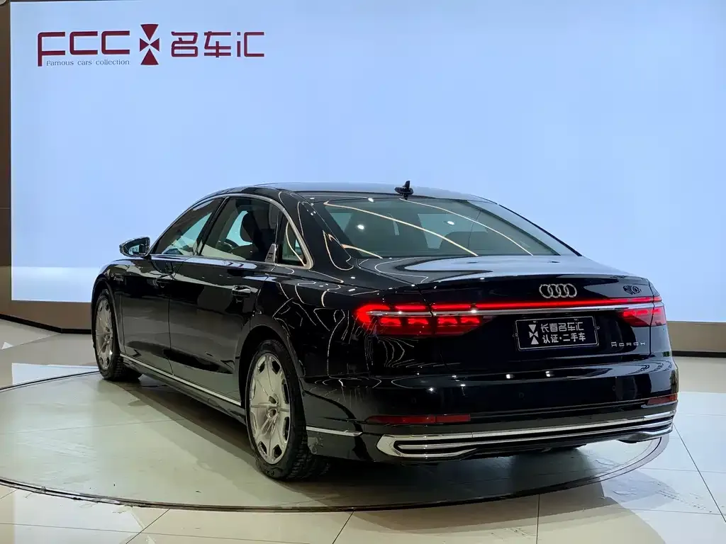 Audi A8 — фото 7