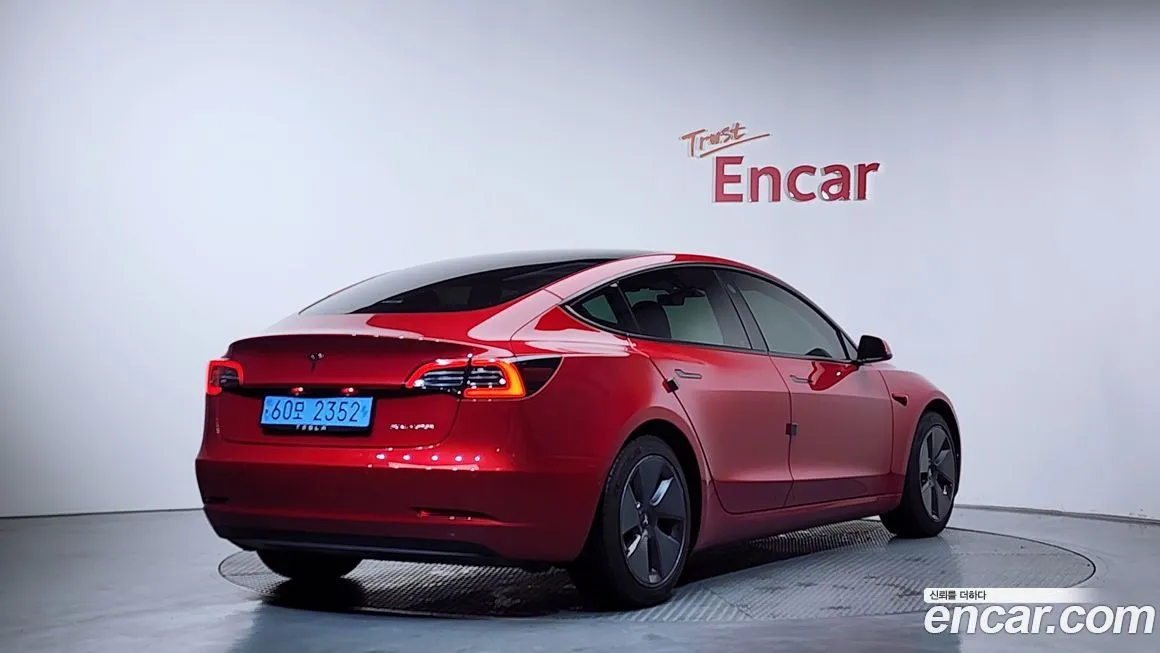 Tesla Model 3 — фото 5
