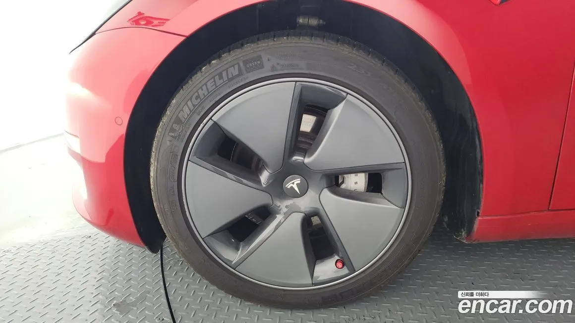 Tesla Model 3 — фото 10