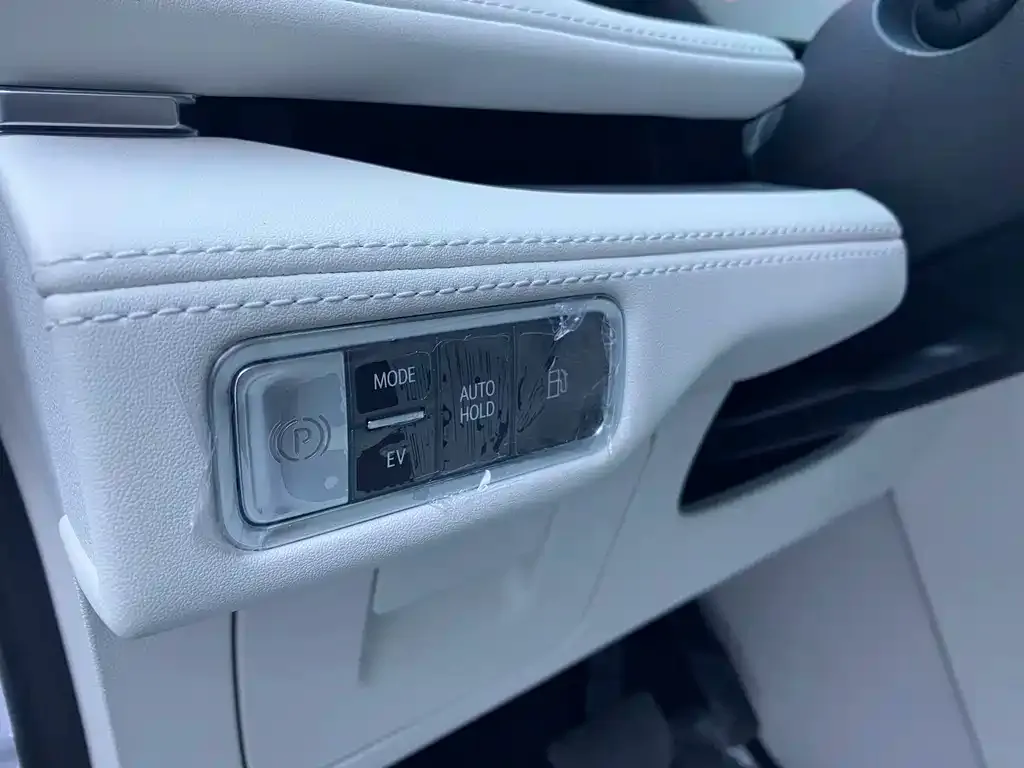 Buick GL8 Hybrid — фото 10