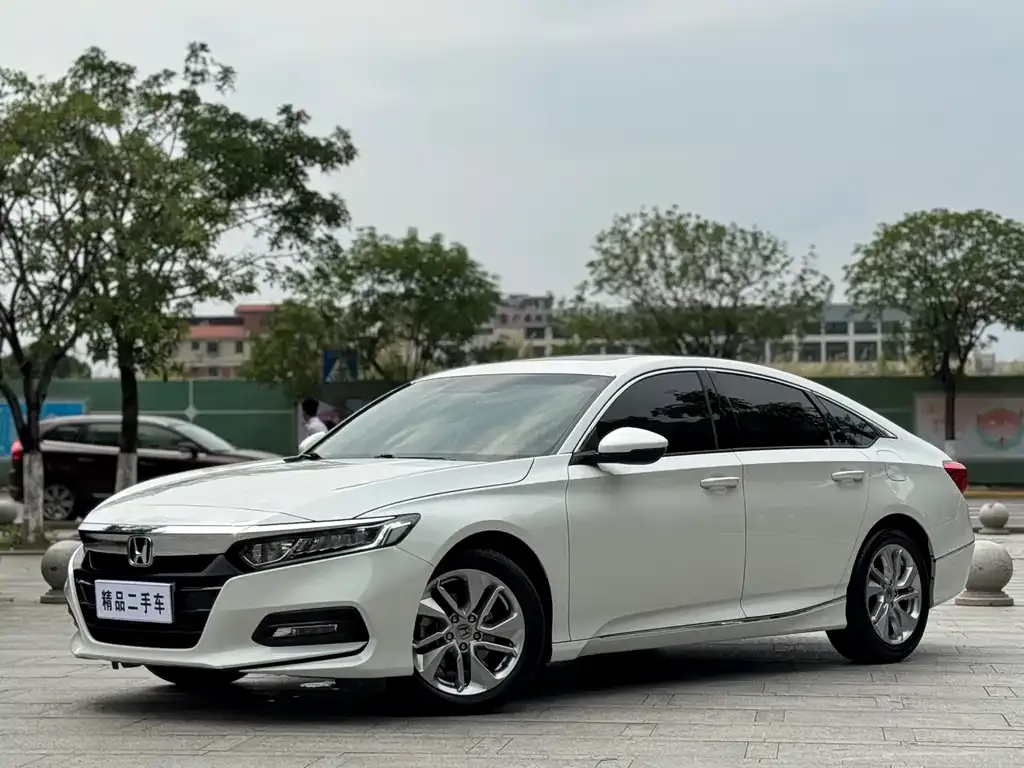 Honda Accord — фото 1