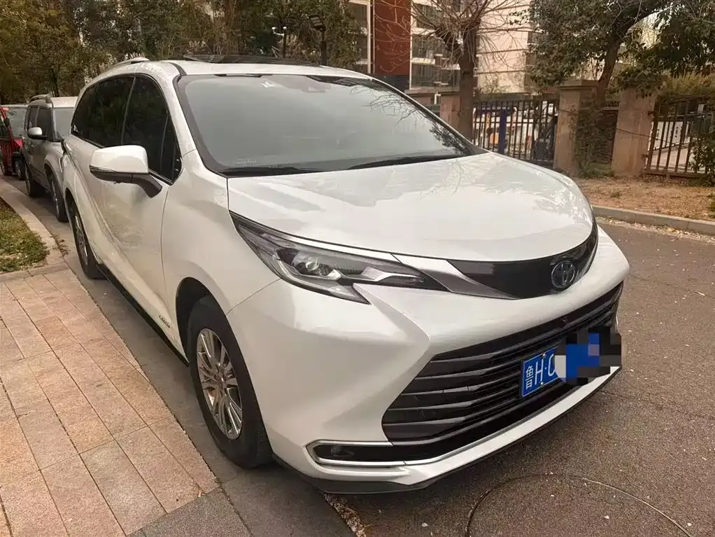 Toyota Sienna — фото 8