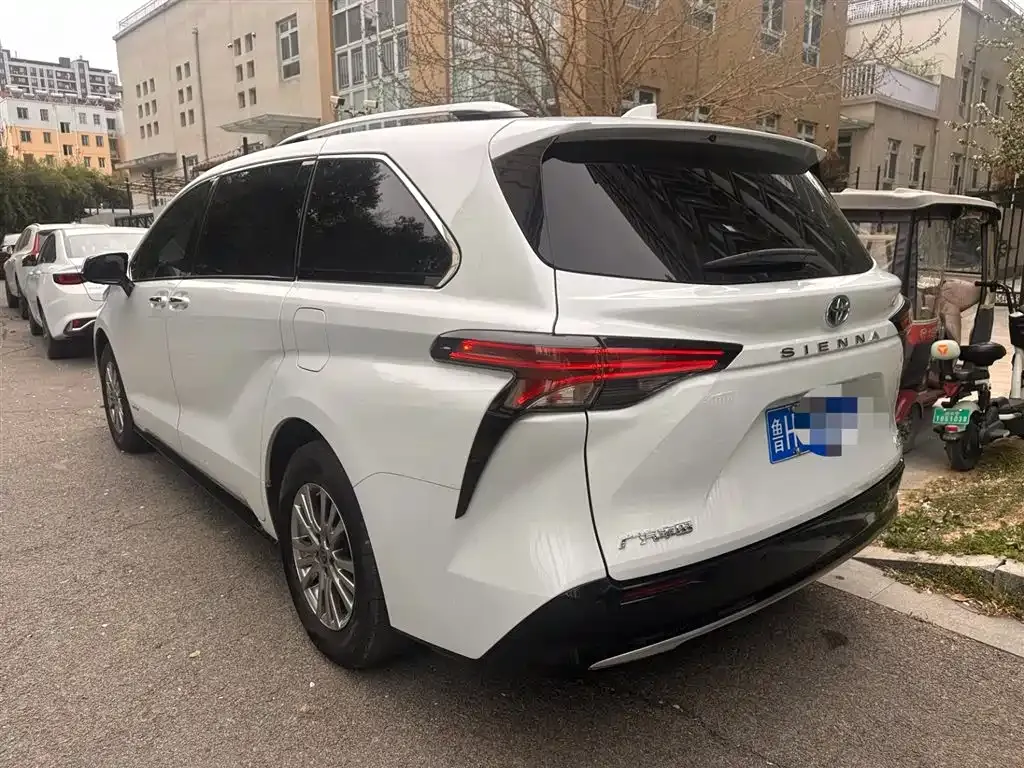 Toyota Sienna — фото 6