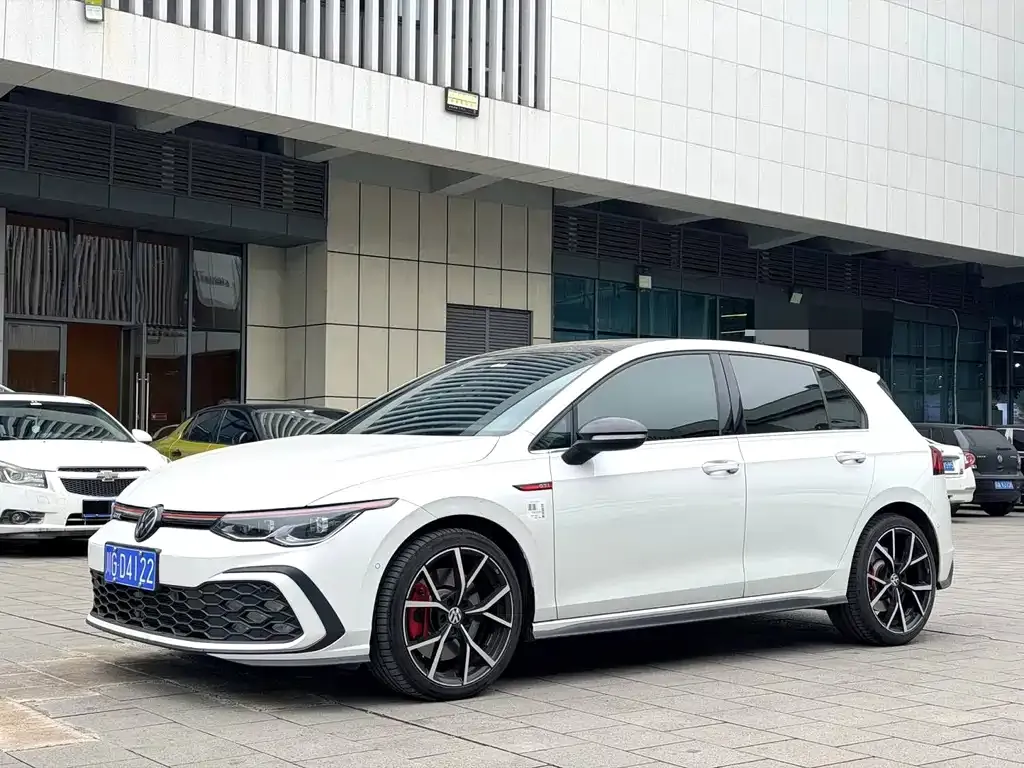 Volkswagen Golf GTI — фото 1
