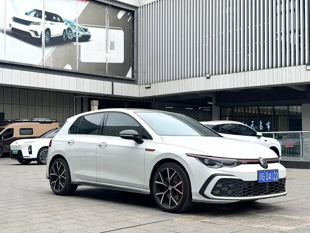 Volkswagen Golf GTI — фото 10