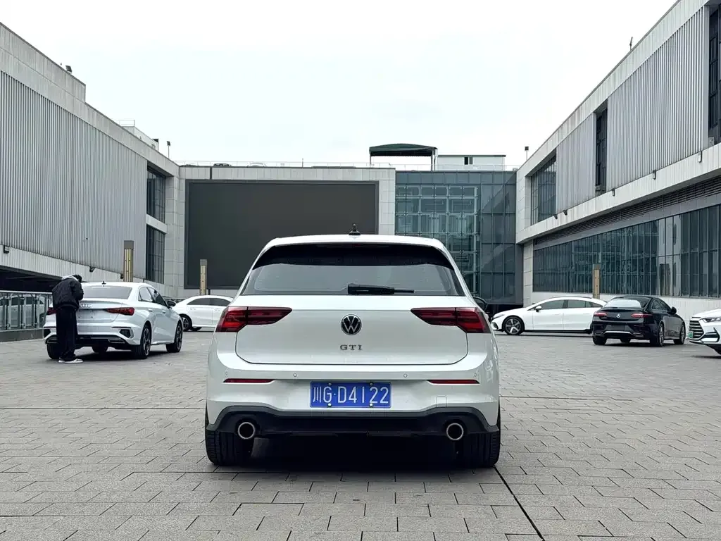 Volkswagen Golf GTI — фото 6