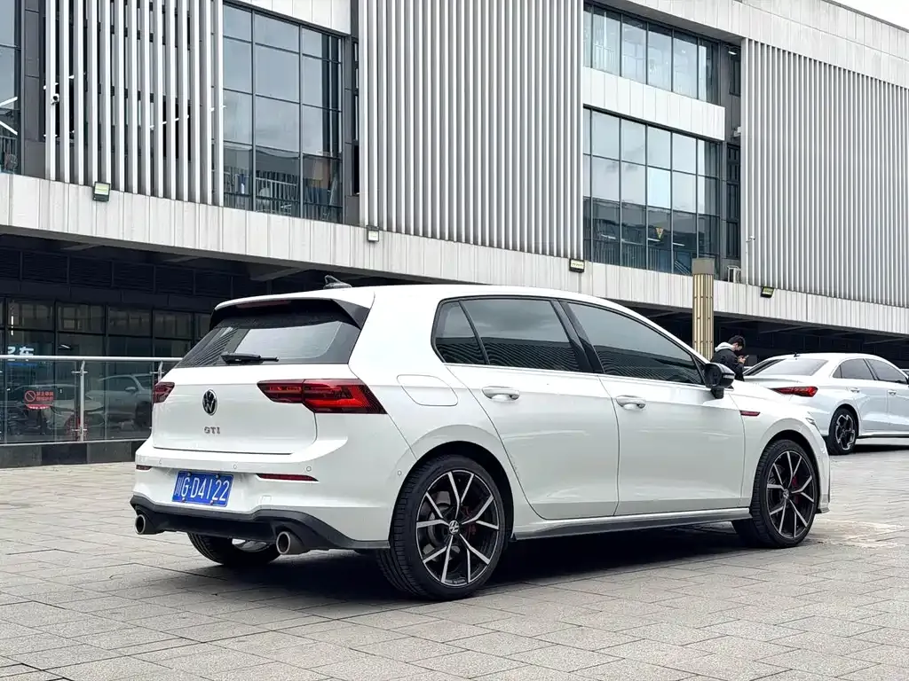 Volkswagen Golf GTI — фото 8