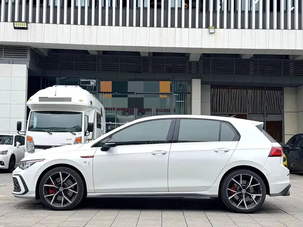 Volkswagen Golf GTI — фото 5