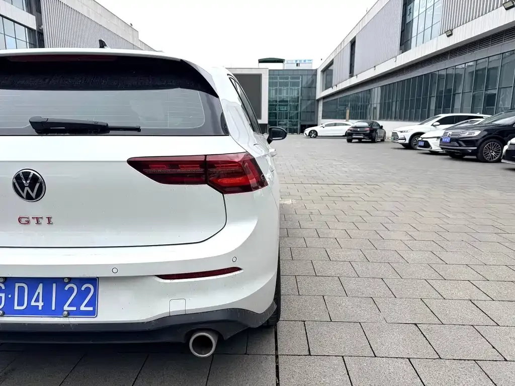 Volkswagen Golf GTI — фото 7