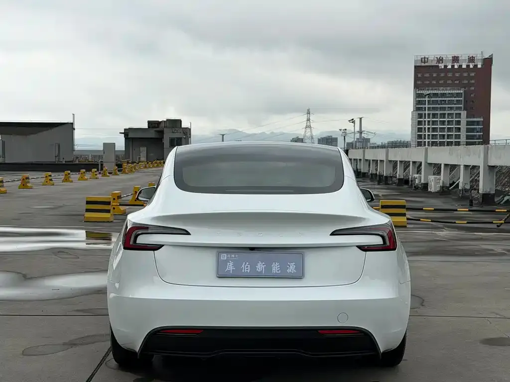 Tesla Model 3 — фото 4