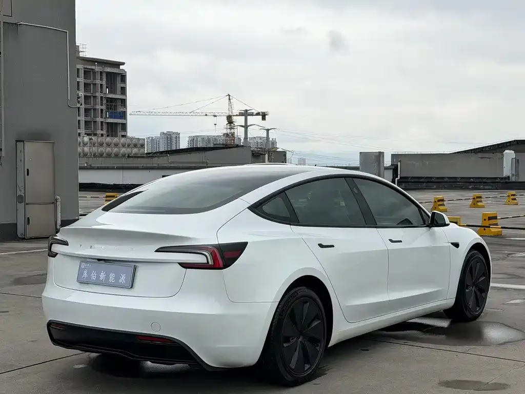Tesla Model 3 — фото 8