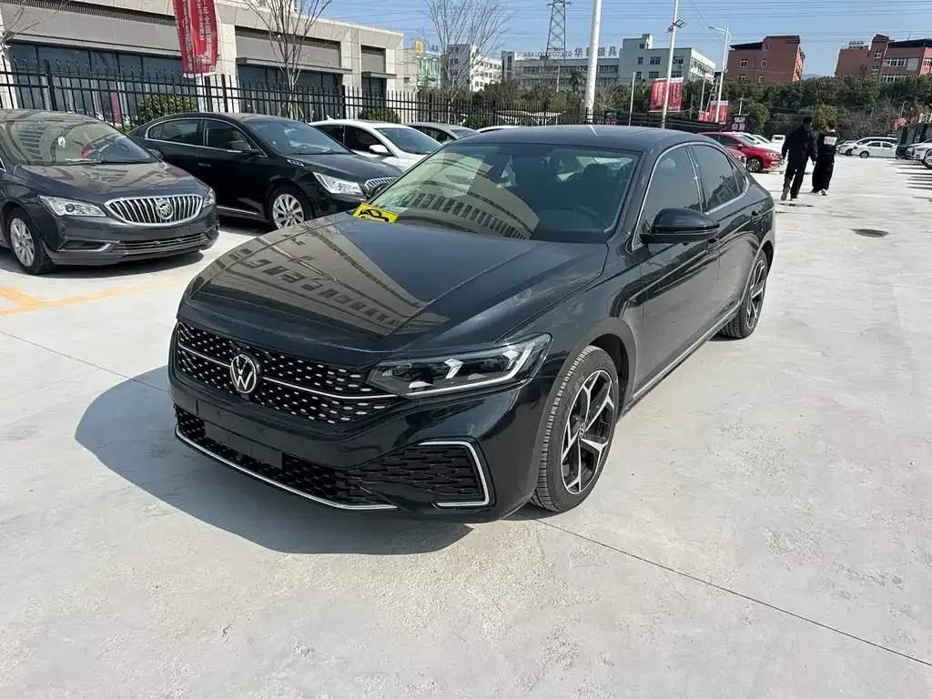 Volkswagen Passat — фото 1