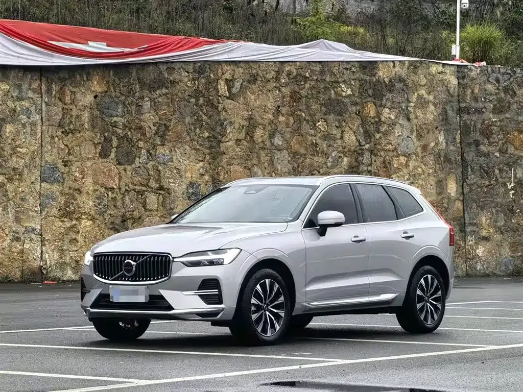 Volvo XC60 — фото 1