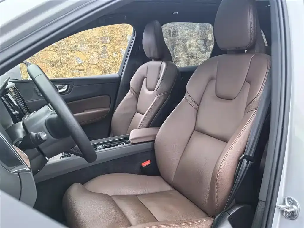 Volvo XC60 — фото 2