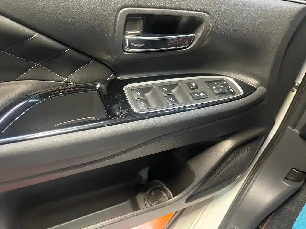 Mitsubishi Outlander 2021 из CN, фото 4