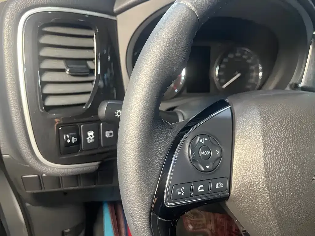 Mitsubishi Outlander 2021 из CN, фото 2