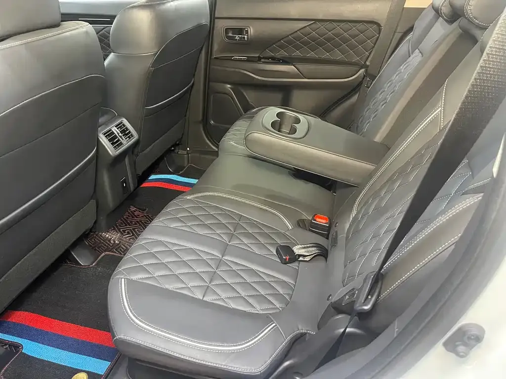 Mitsubishi Outlander 2021 из CN, фото 8
