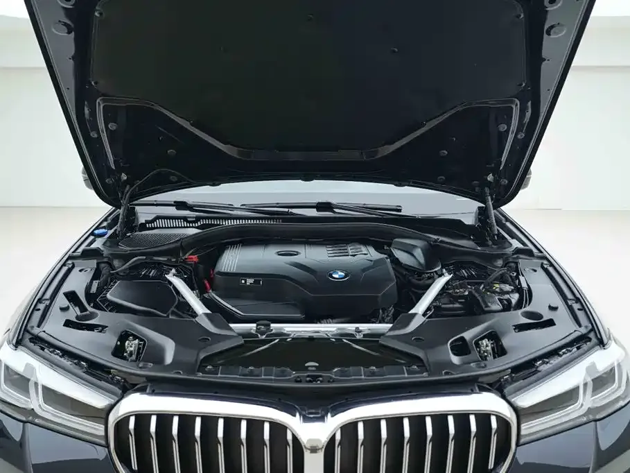 BMW 5 Series — фото 10