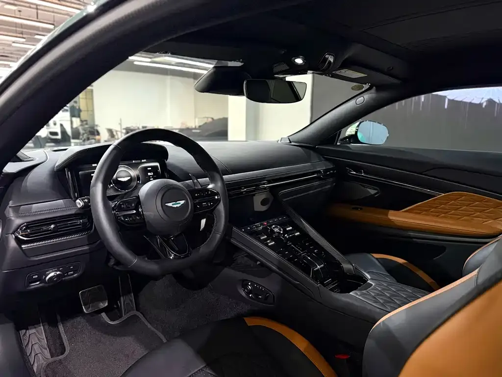 Aston Martin DB12 2025 из CN, фото 3