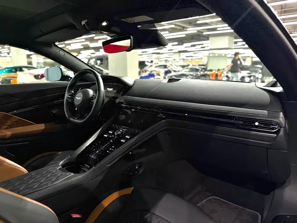 Aston Martin DB12 2025 из CN, фото 5