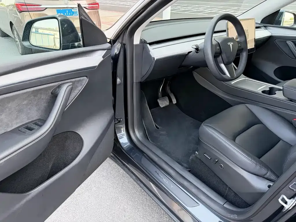 Tesla Model Y — фото 4