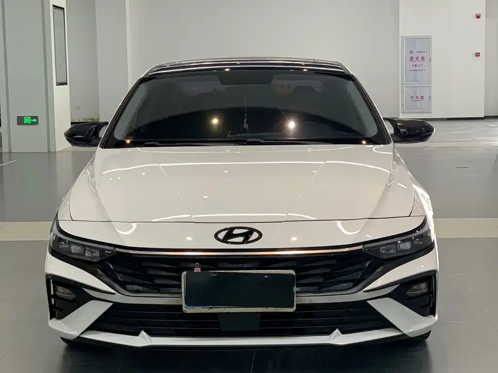 Hyundai Elantra — фото 10
