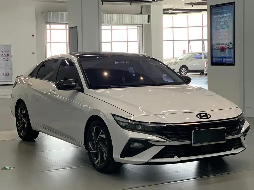 Hyundai Elantra — фото 6
