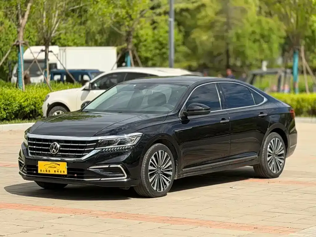 Volkswagen Passat — фото 1