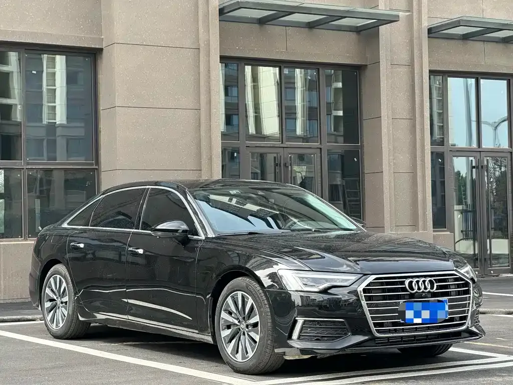 Audi A6L — фото 1