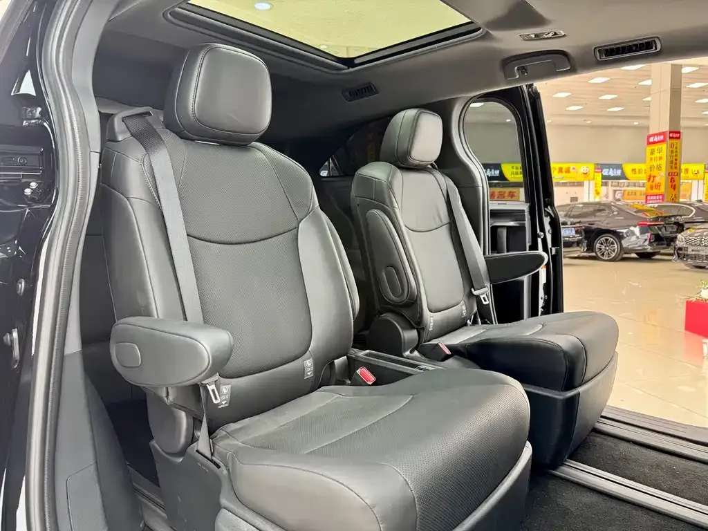 Toyota Granvia — фото 5