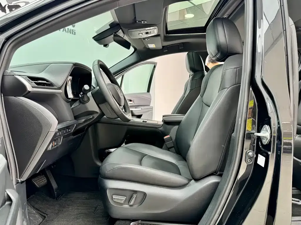 Toyota Granvia — фото 9
