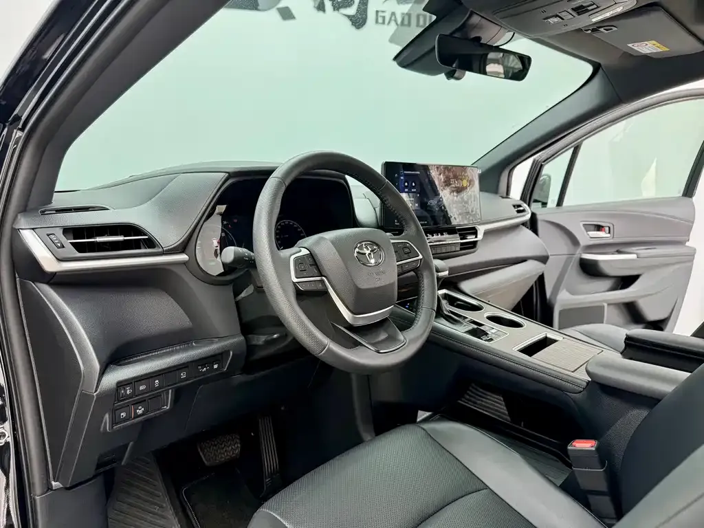 Toyota Granvia — фото 6
